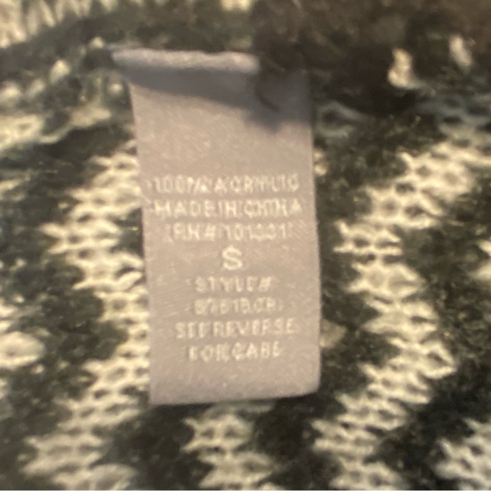 Charlotte Russe Black and White Chevron Cardigan - Picture 6 of 6
